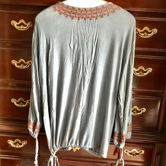 POL Boho Blue Embroidered Top, Medium (runs large) - Picture 9 of 10